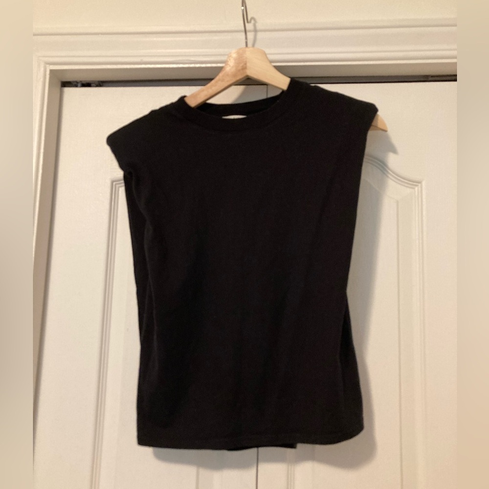 Aritzia Babaton shoulder pad tshirt, size XS